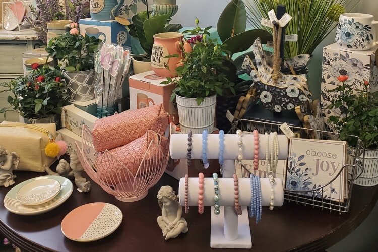 Though Ruth Elliot Designs focuses on flowers, the shop also sells a variety of small gift and decor items.